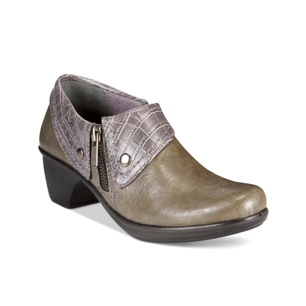 Easy Street Darcy
